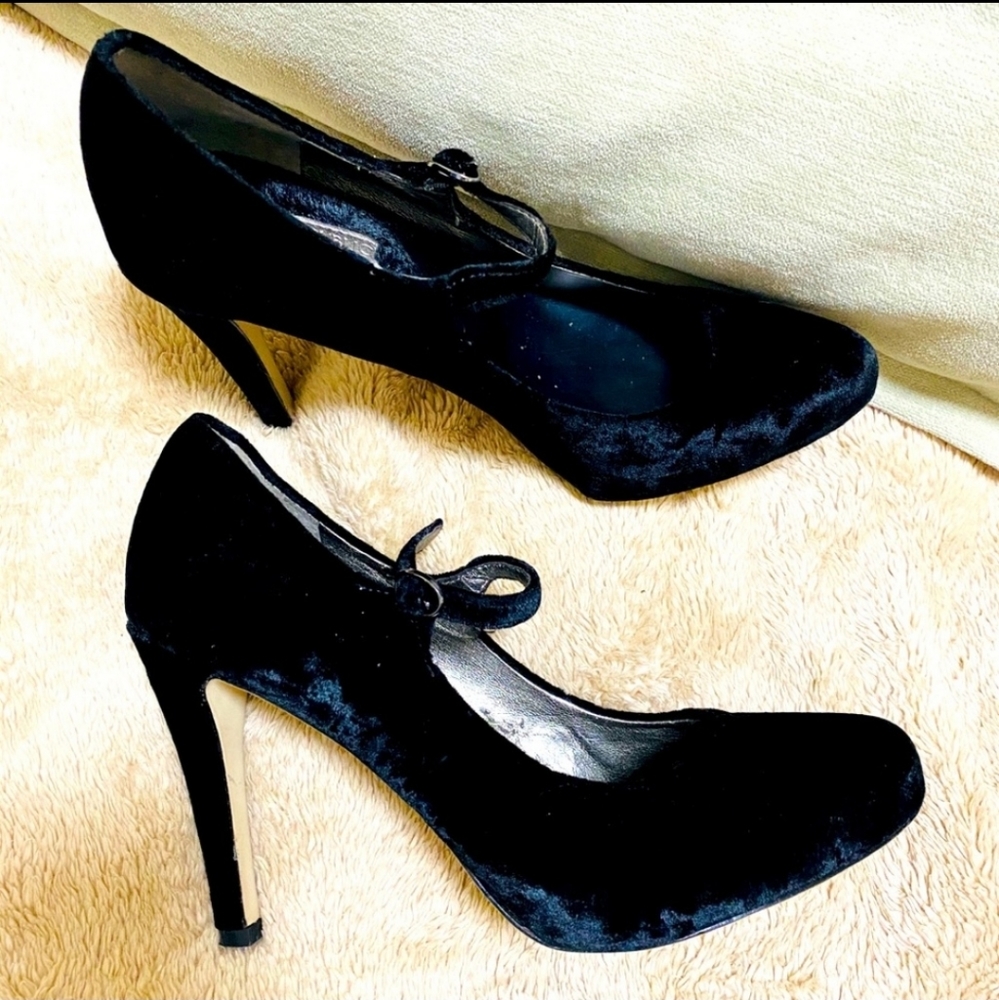 Banana Republic Velvet Mary Jane Heels size 8